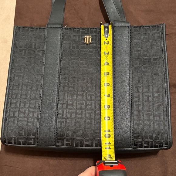 Tommy Hilfiger purse - Picture 5 of 6